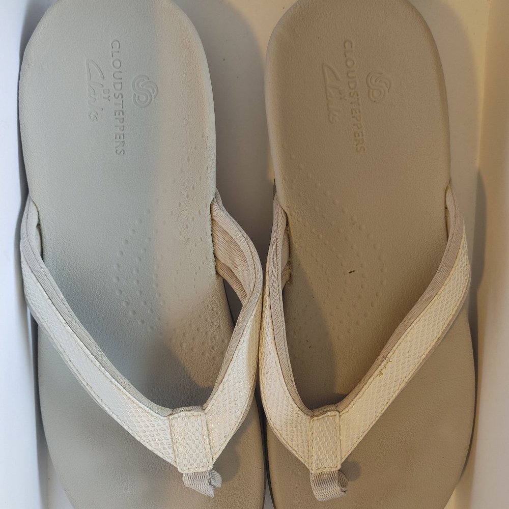 White & Silver Clark Flip-flops Size 9